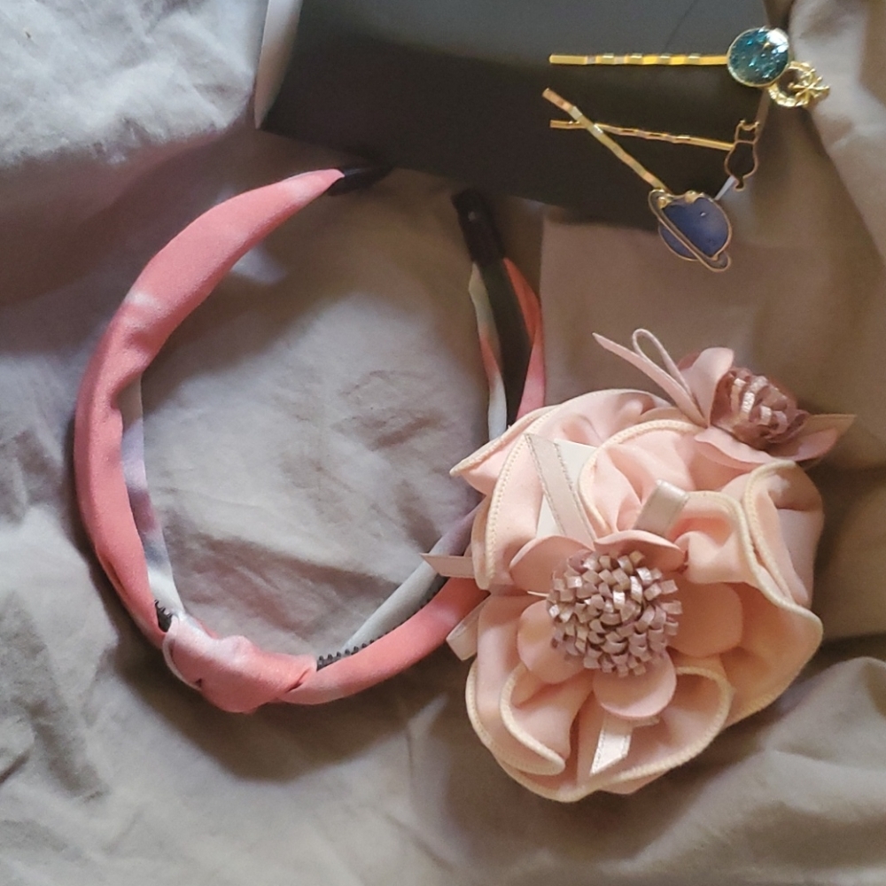 Set you hair course for out of this 🌎 accessories